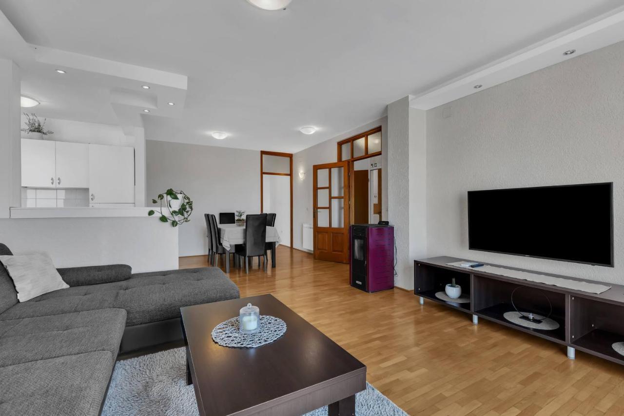 Urban Apartment Макарска Екстериор снимка